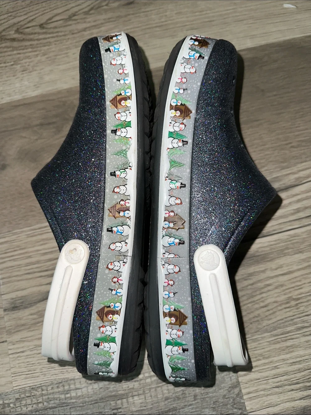 CROCS unisex holiday snowman black glitter winter  Clogs with White band W11 M9